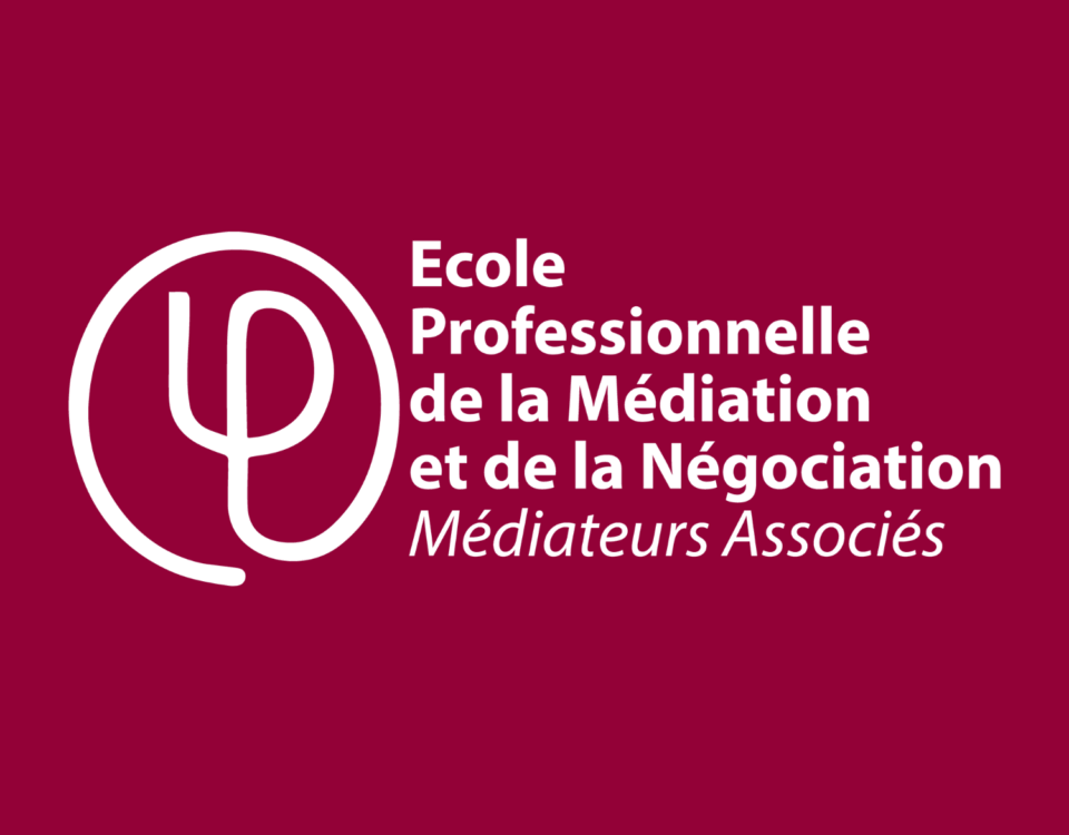 Logo EPMN - fond magenta - carre